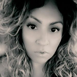 Meet your Posher, Adela